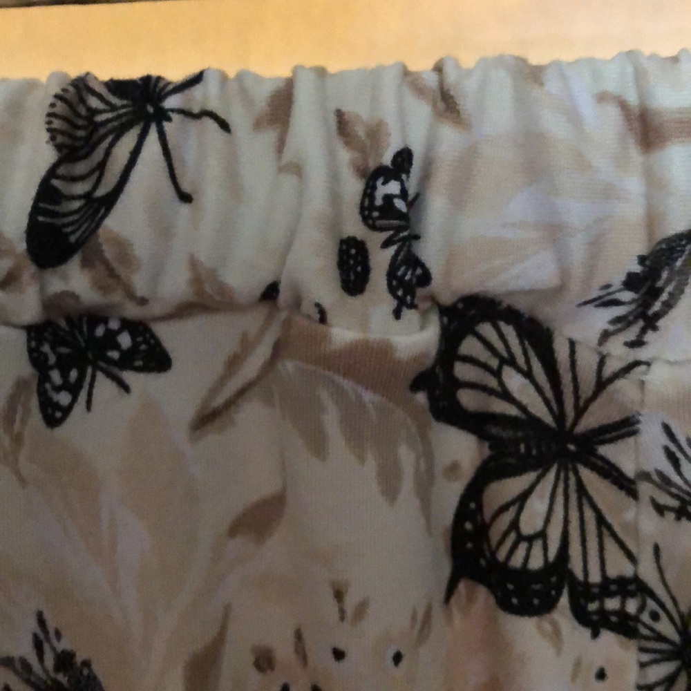 Butterfly Skirt with Elastic waistband and lettuce leaf trim edges serge hemmed - Picture 7 of 7